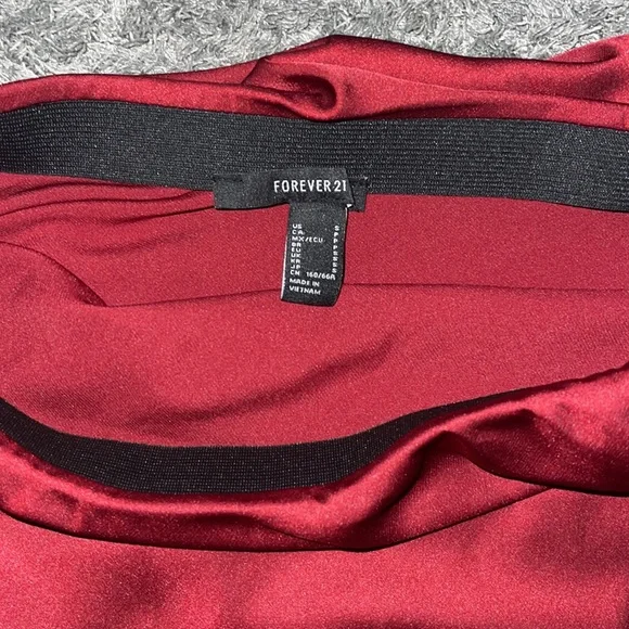 Red Silk Mini skirt - Picture 3 of 3